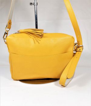 Sac cuir jaune avec zip.