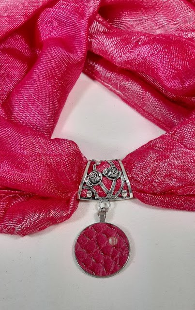 B&eacute;li&egrave;re de foulard avec cuir