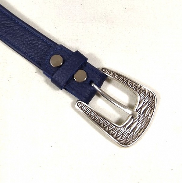 Ceinture pour Elle, en cuir bleu marine, boucle nickel&eacute;e coloris argent vieilli.