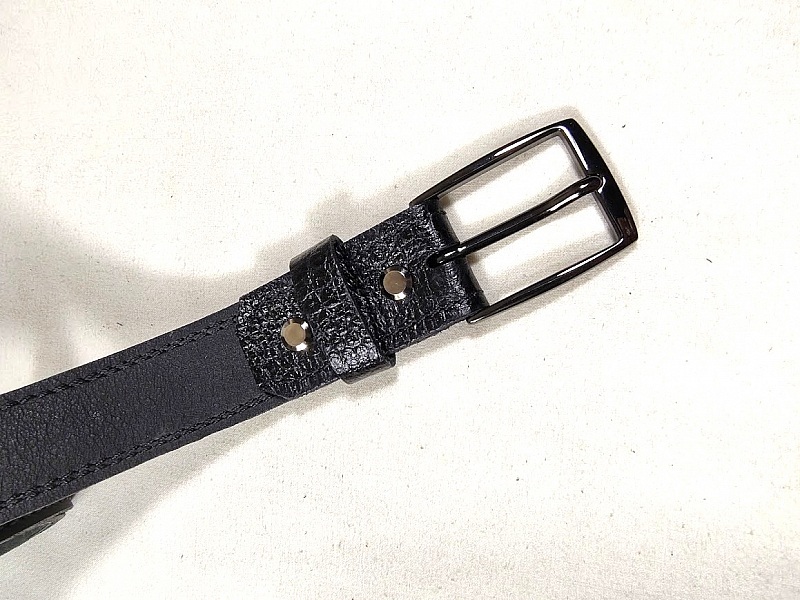 Ceinture pour Elle, cuir lisse et boucle m&eacute;tal coloris "canon de fusil".