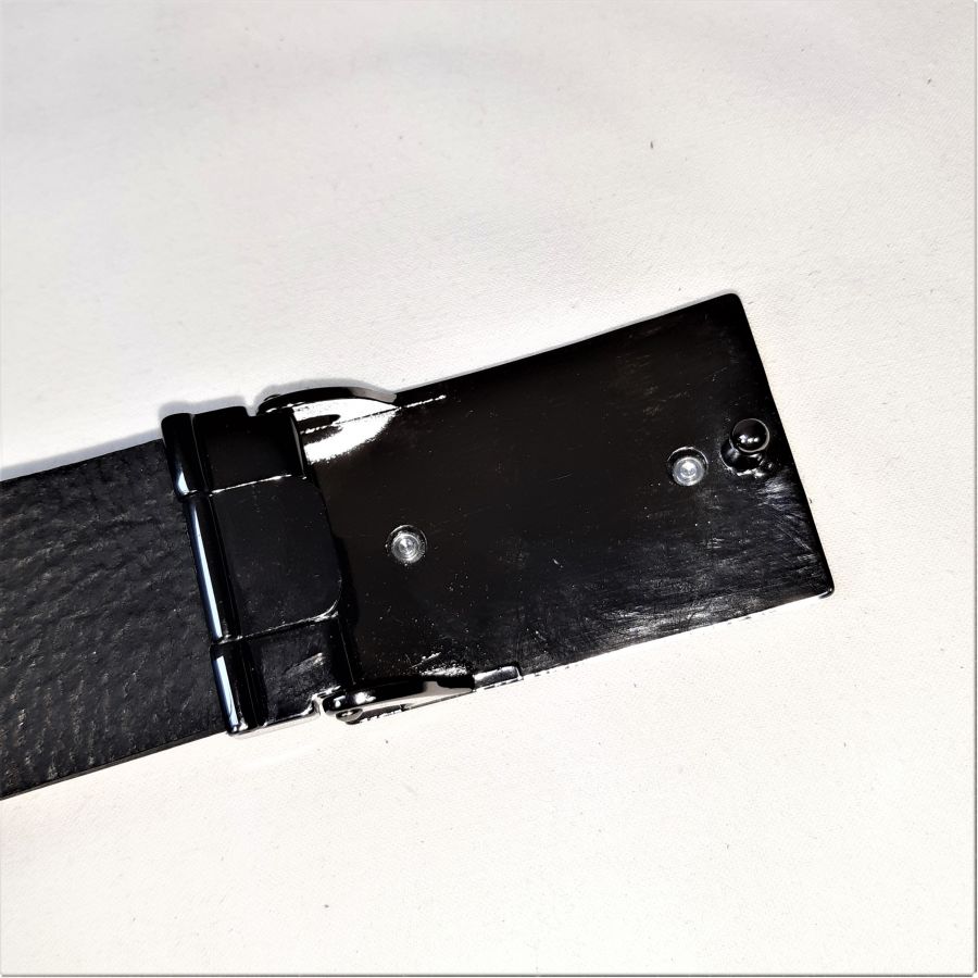 Sewn cowhide leather belt, black color, original buckle.