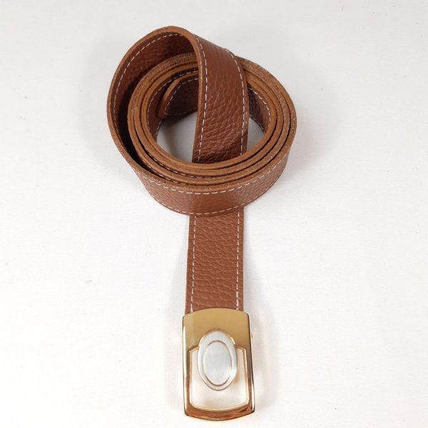 Ceinture pour Elle, cuir de vachette grain&eacute; tannage min&eacute;ral coloris marron .
