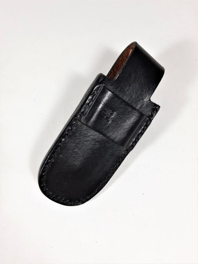 Knife sheath in vegetable tanned leather, hand sewn