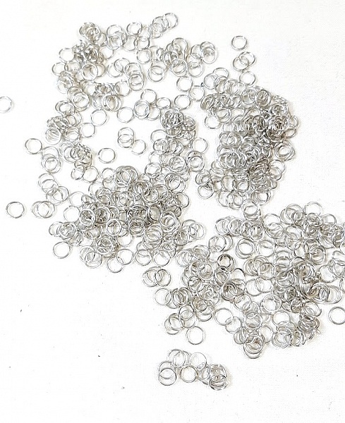 Lot de 130 anneaux de jonction m&eacute;tal coloris argent diam&egrave;tre 5mm