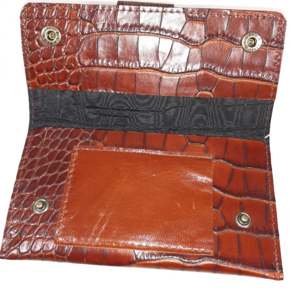 Pochette &agrave; tabac cro&ucirc;te de cuir de vachette imprim&eacute;e fa&ccedil;on croco