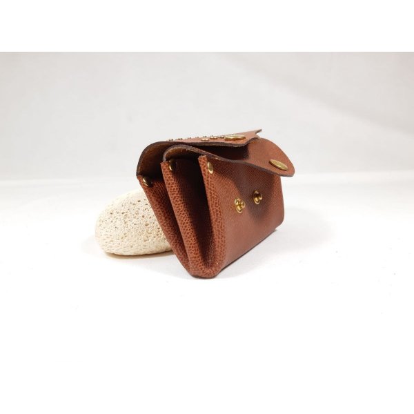 Retro wallet in grained cow leather in hazelnut color