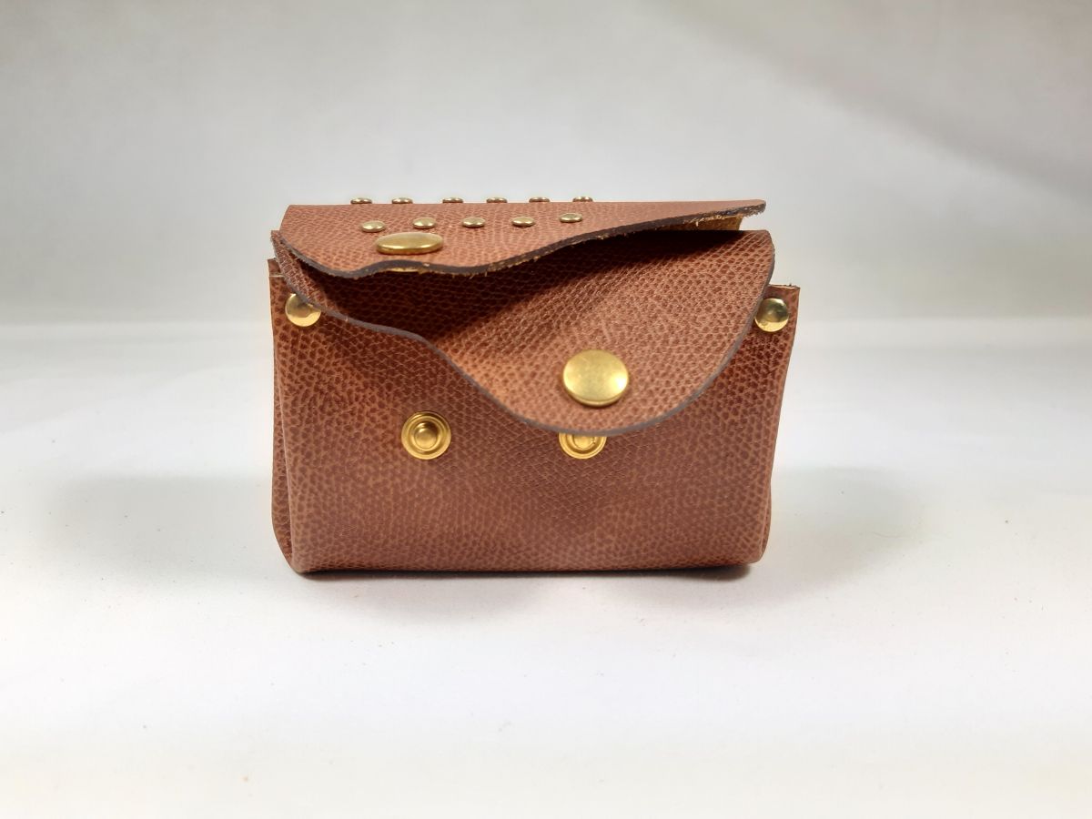 Retro wallet in grained cow leather in hazelnut color