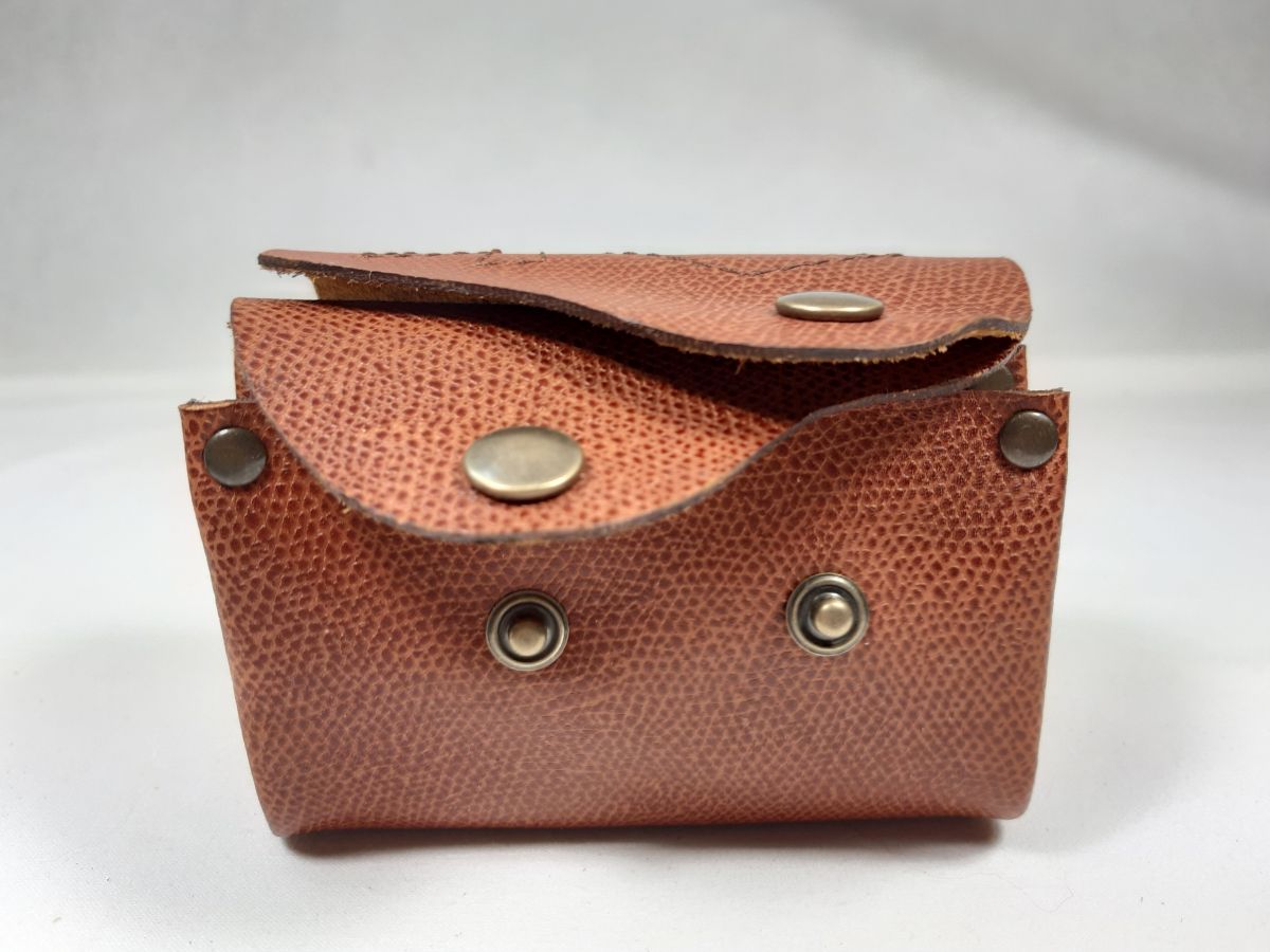 Retro wallet in grained cow leather in hazelnut color