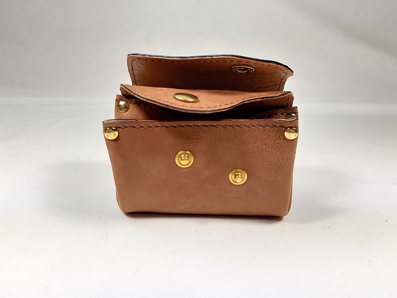 Porte-monnaie r&eacute;tro cuir ch&egrave;vre imprim&eacute; coloris havane