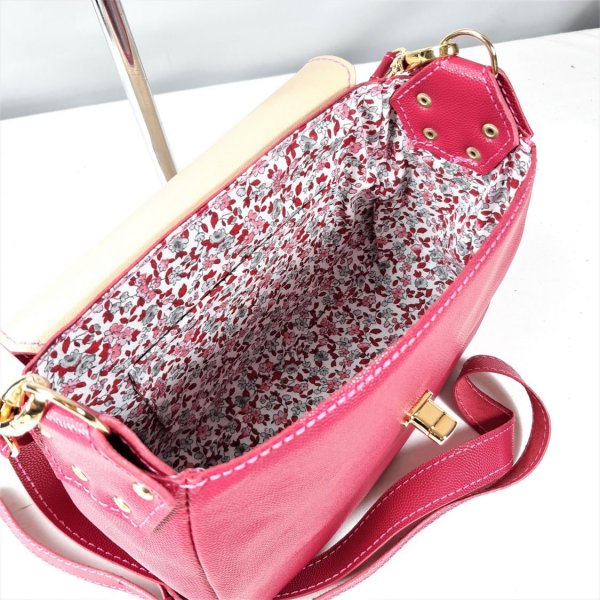 Sac bandouli&egrave;re cuir grain&eacute; rose fuchsia