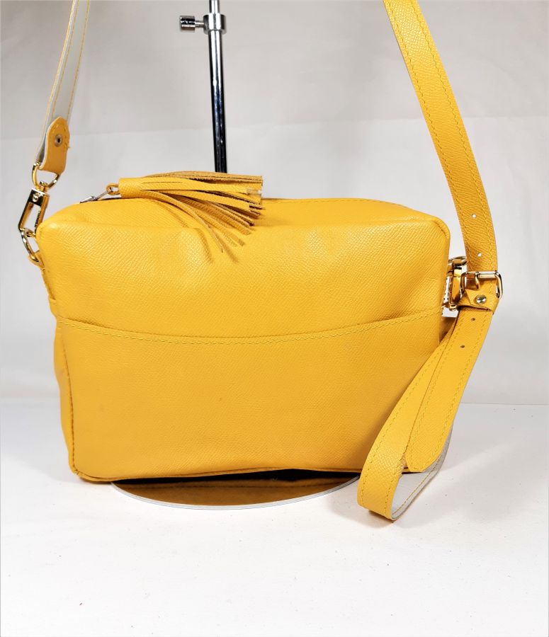 Cowhide leather bag with yellow zipper.