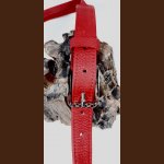 Ceinture pour Elle, en cuir rouge et boucle coloris argent vieilli.